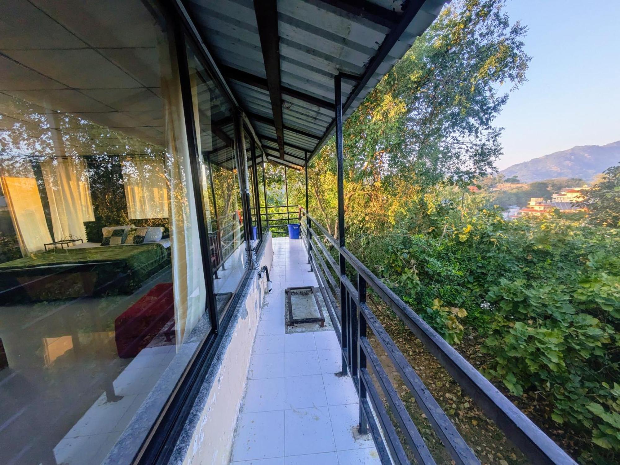 Dude Ranch Villa Ābu Exteriör bild